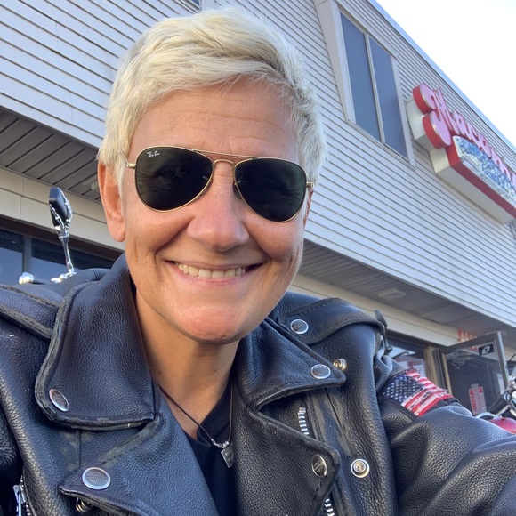 Meet your Posher, Antonella - Picture 1 of 1